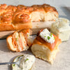 煙三文魚麵包捲 配 手製香蔥酸忌廉醬 | Smoked Salmon Bread Rolls。Handmade Sour cream & chives dipping sauce