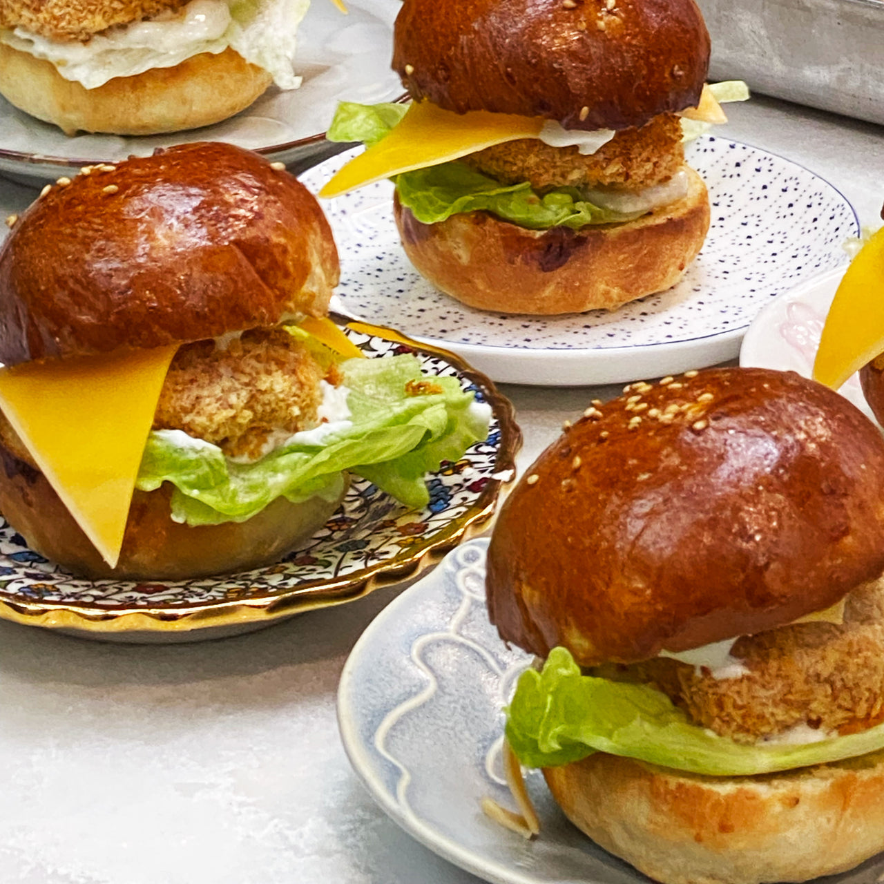 海鮮蝦餅玄米漢堡 配 手工他他抹醬 | Shrimp Croquette Brown Rice Burger with Handmade Tartar Sauce