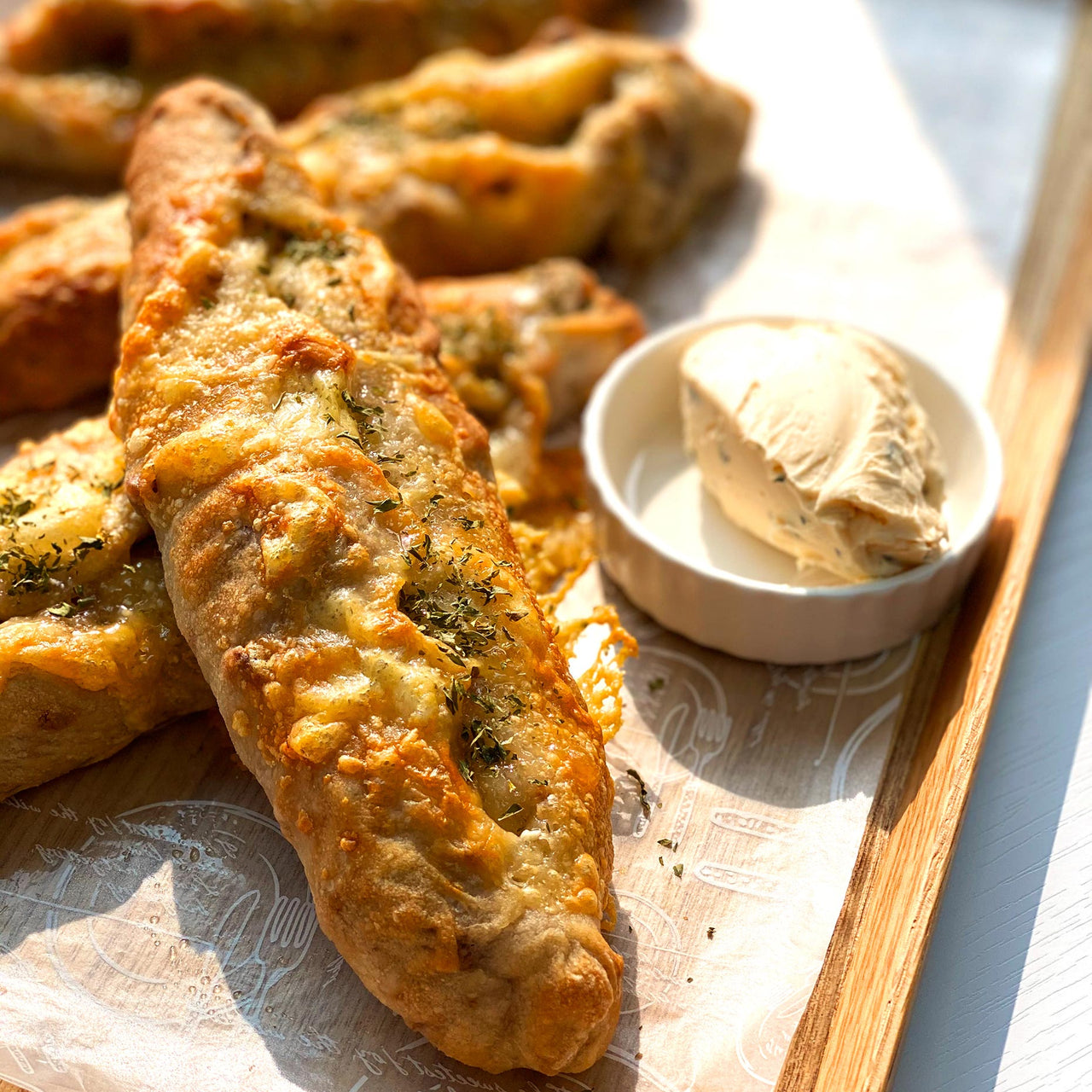 瑞典芝士核桃蜂蜜法包 | Baguette with Västerbottensost, Walnuts & Honey