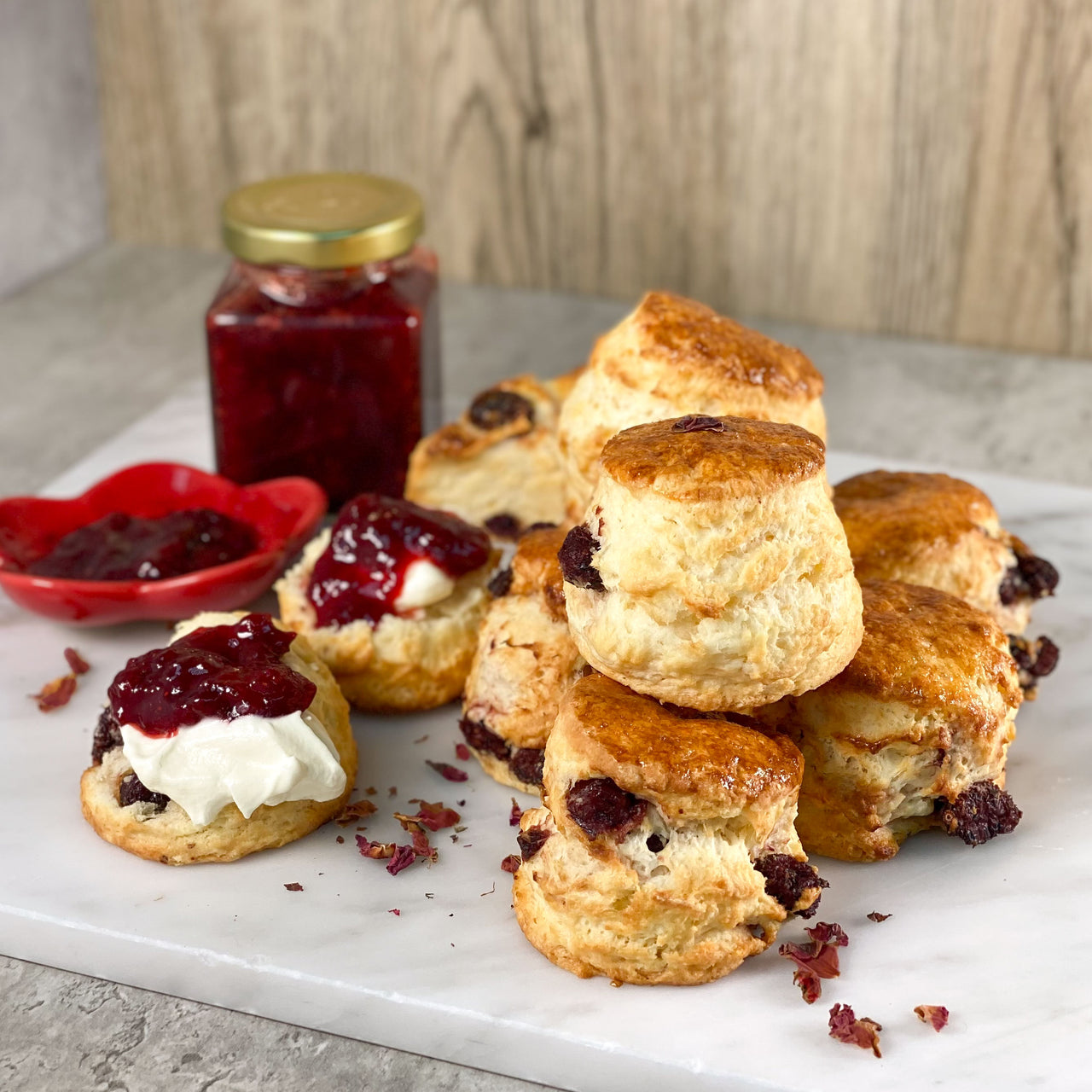 紅莓英式鬆餅配草莓玫瑰手工果醬 | Cranberry British Scones with Strawberry Rose Jam